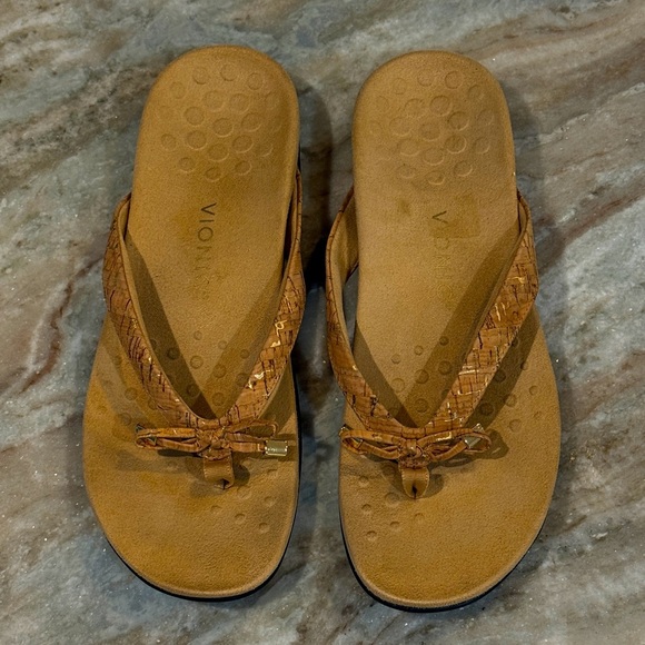 Women’s VIONIC Bella Toe Post Sandal- Gold cork. Size 11 - Picture 7 of 8